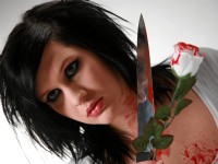 Wallpaper: Gothic Girl mit blutigem Messer und blutiger Rose