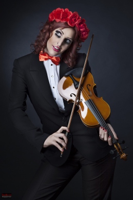 Puppet Girl - Violin and red Roses