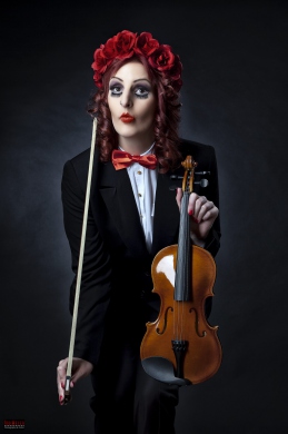 Puppet Girl - Violin and red Roses