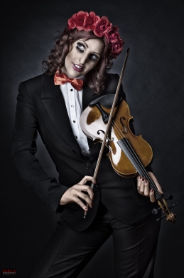 Puppet Girl - Violin and red Roses