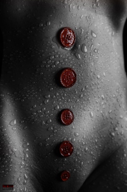 Closeup Wassertropfen - schwarz weiss rot